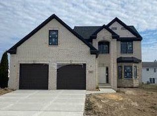 667 Elk Ridge Dr, Dundee, MI 48131