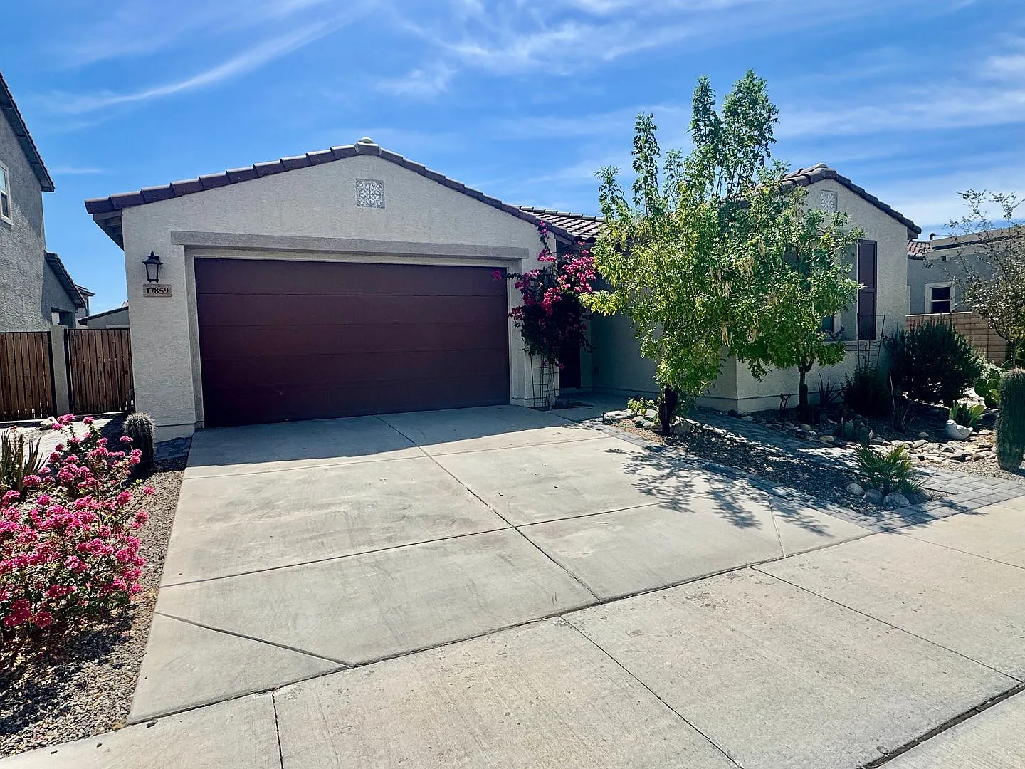 Stunning Single Level 3 Bedroom/2 Bath Home in Estrella! — Photo 2