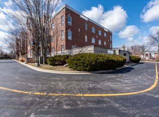 1479 N Milwaukee Ave APT 104, Libertyville, IL