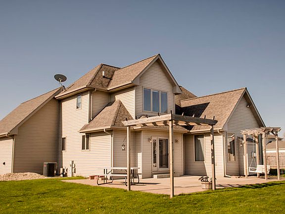 3rd image of 920 Deerfield Ln
