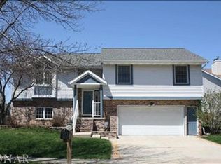 15 Rutherford Ct, Bloomington, IL 61705