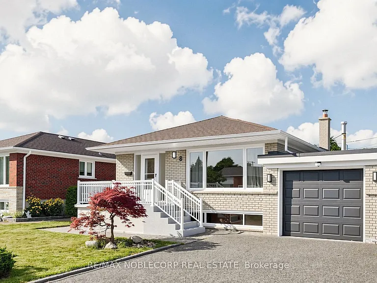 8 Summerfield Cres — Photo 2