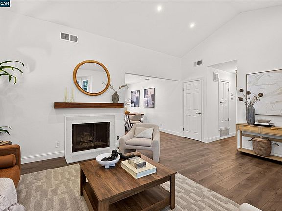 5th image of 548 Sycamore Cir