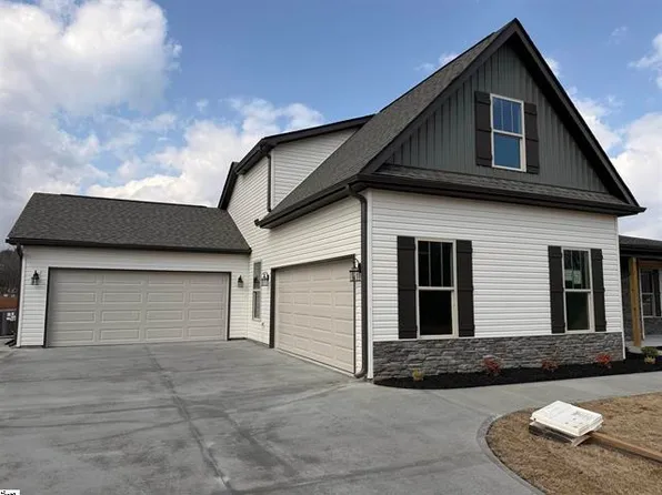 202 Old Glory Ct, Pickens, SC 29671