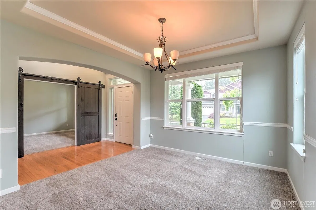 4 bed, 2.5 bath, 3048 sqft, $3,600 — Photo 4
