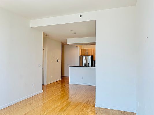 1st image of 229 W 60th St APT 25R