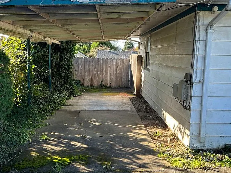 1075 N Folsom St — Photo 2