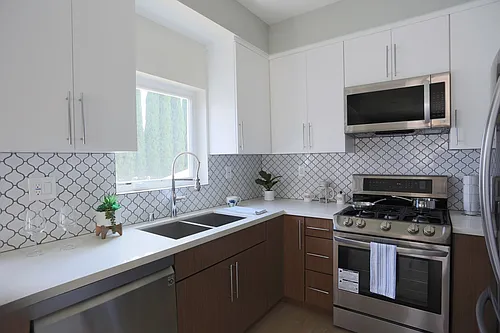 1242 N Beachwood Dr #1242 Photo 1