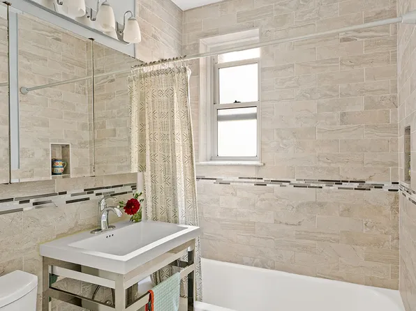 55 Eastern Parkway image 6 of 10