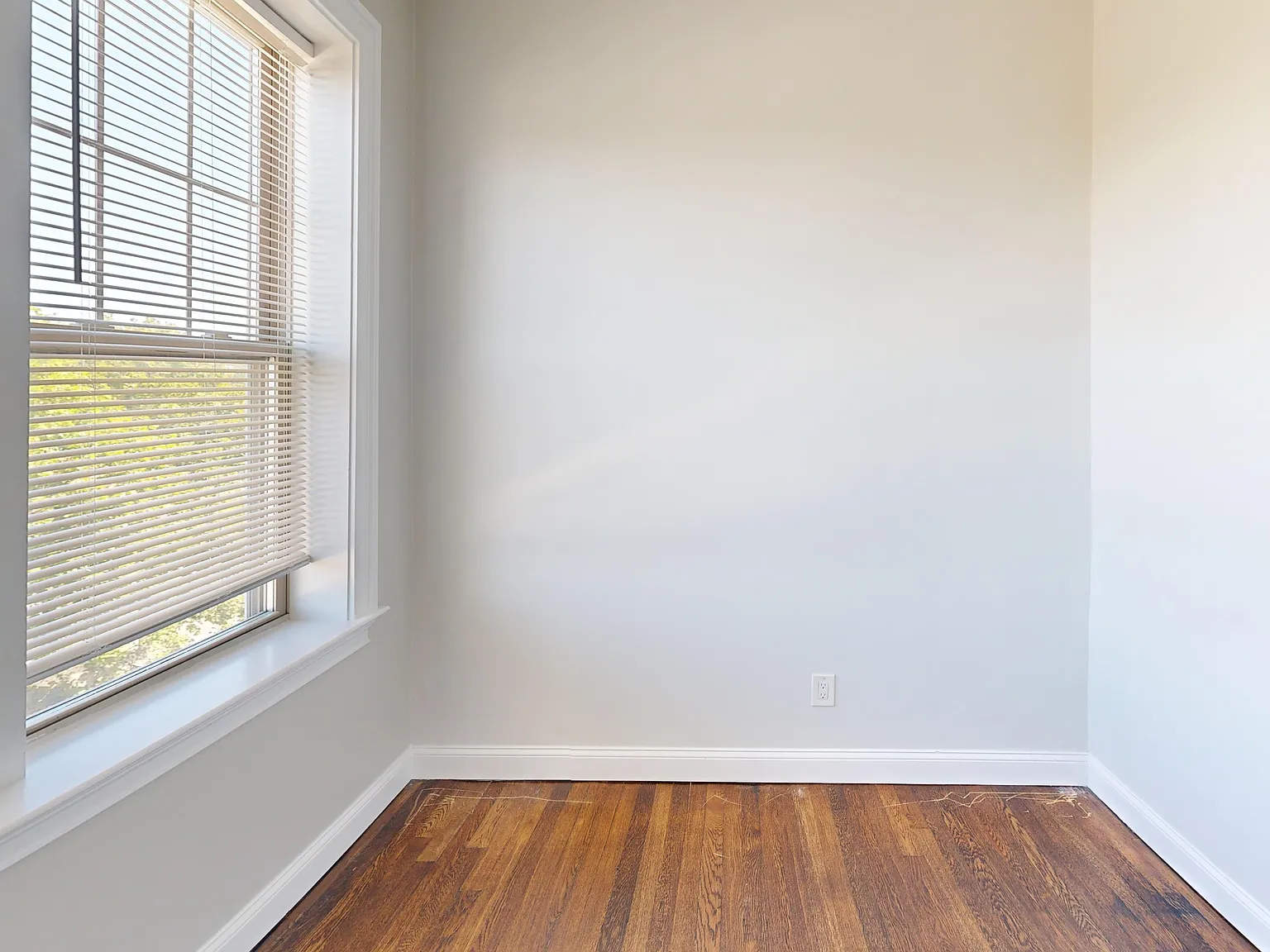 2 bed, 950 sqft, $3,595 — Photo 4