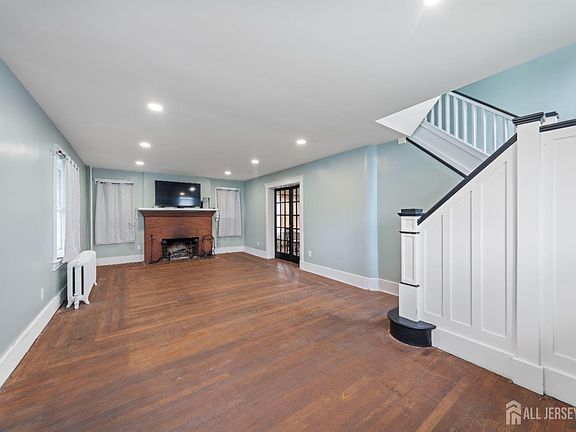 2nd image of 215 Dunellen Ave