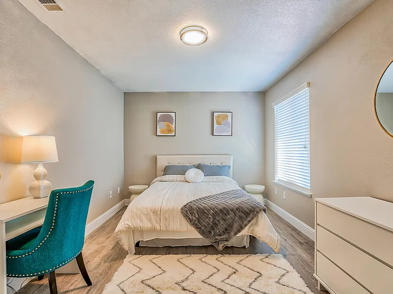 Ascent Townhome Apartments — Photo 15