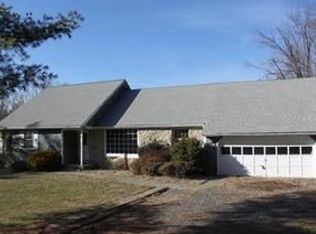 1 Lilac Ln, Port Murray, NJ 07865