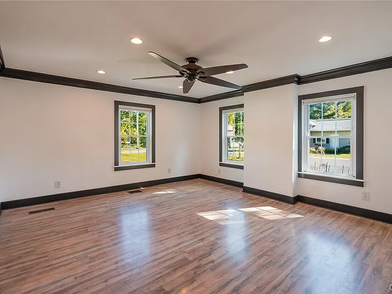 8403 Gaskin Rd — Photo 20