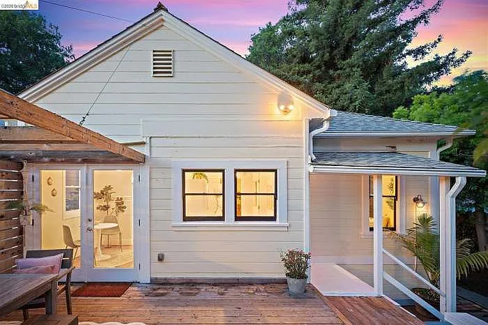 1214 Estudillo St — Photo 2