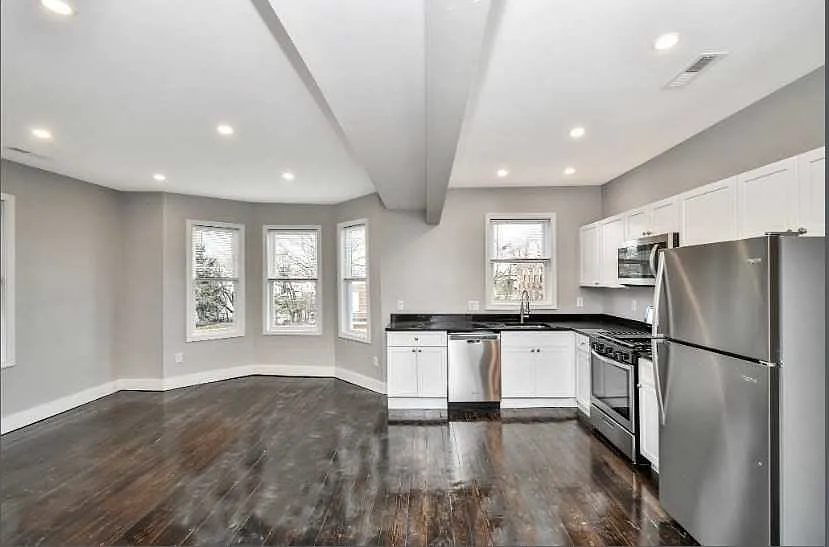 2 bed, $3,200 — Photo 3