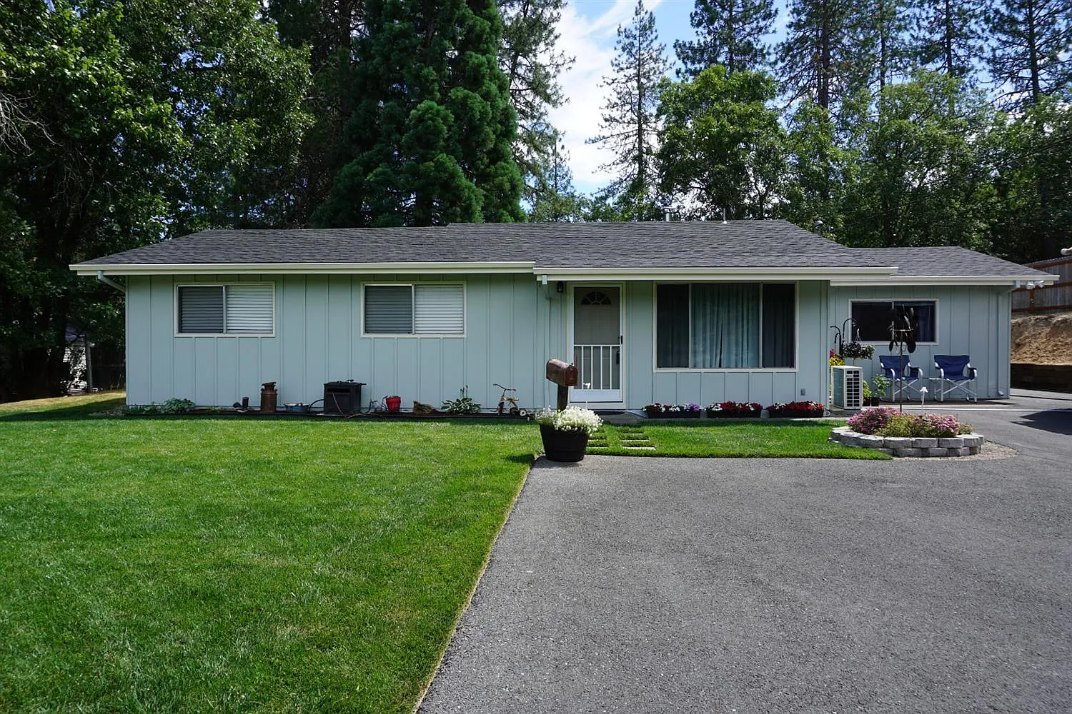 483 Crestview Loop photo 1