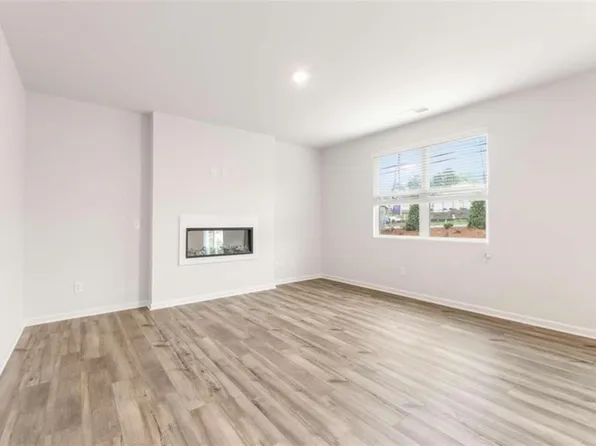 8661 Paradise Drive Ct, Douglasville, GA 30134