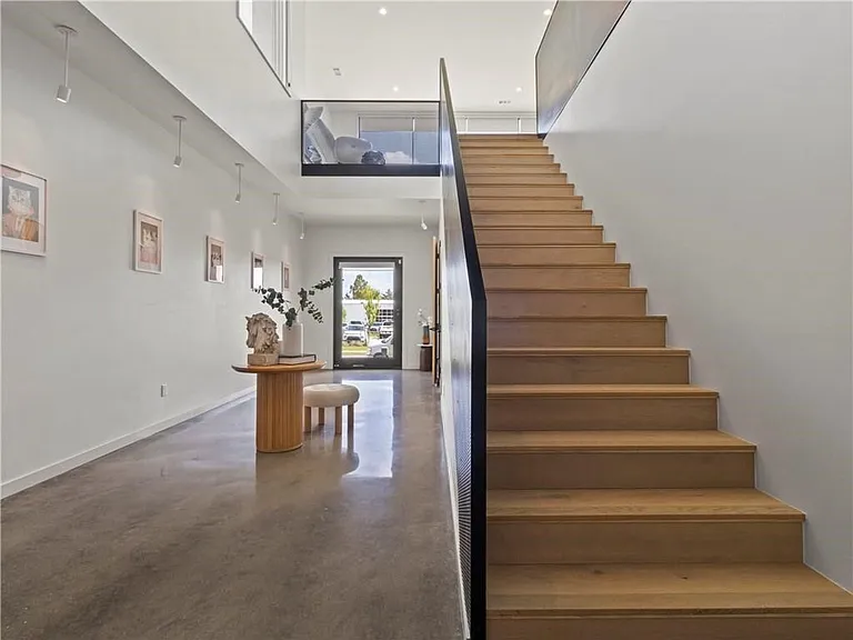 805 SE 5th St — Photo 3