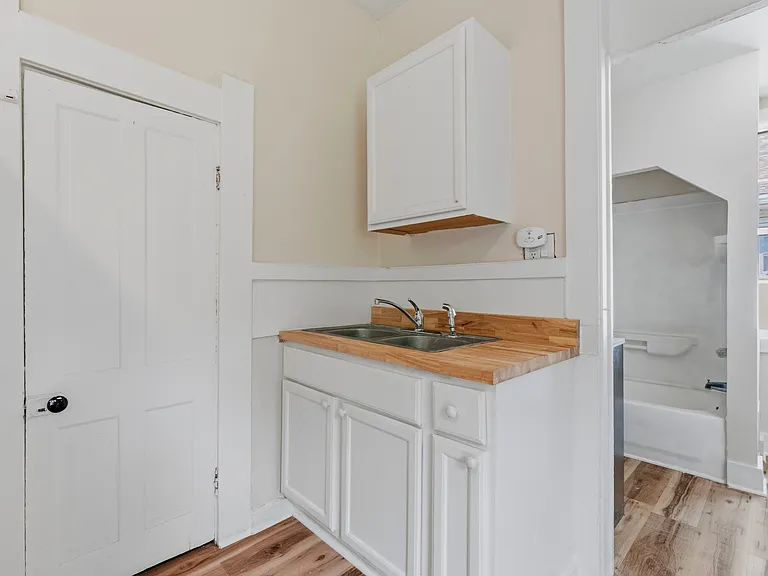 1030 W 11th St — Photo 12