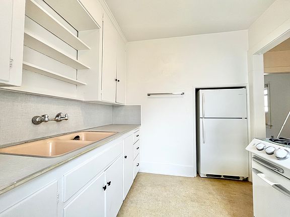 3rd image of 11940 Goshen Ave #11940