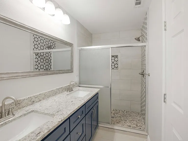 214 Lizzie St #B — Photo 8