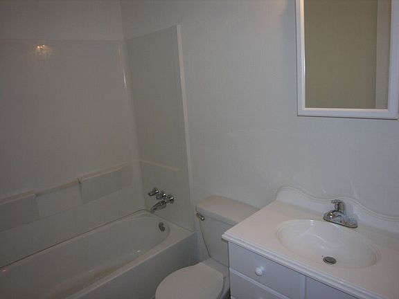 3rd image of 301 Tropical Ln