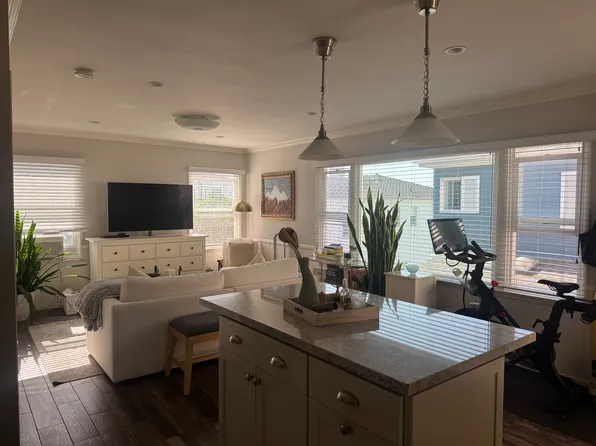 2005 Ocean Dr, Manhattan Beach, CA 90266