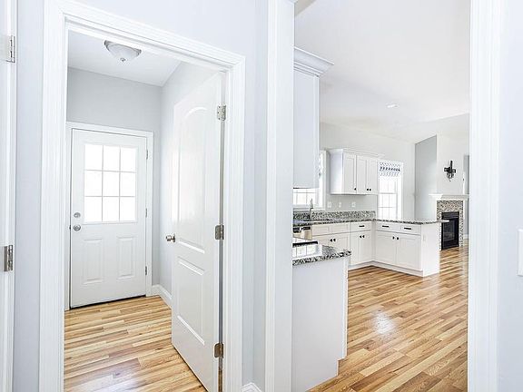 2nd image of 20 Nantucket Dr