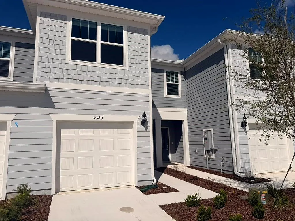 3 bed, 2.5 bath, 1699 sqft, $2,150 — Photo 3