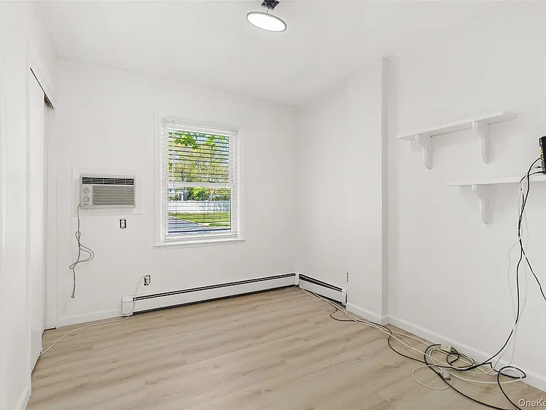 217 Greeley Ave — Photo 11