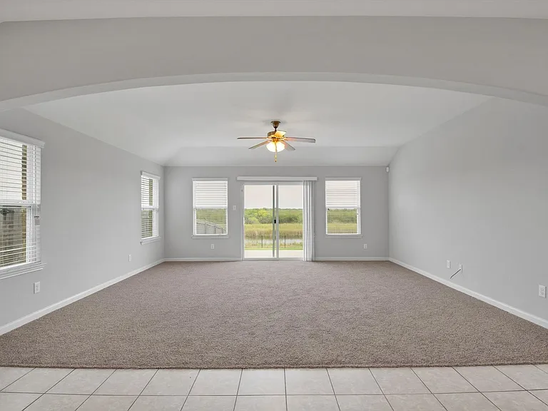 5100 Royal Springs Dr — Photo 14