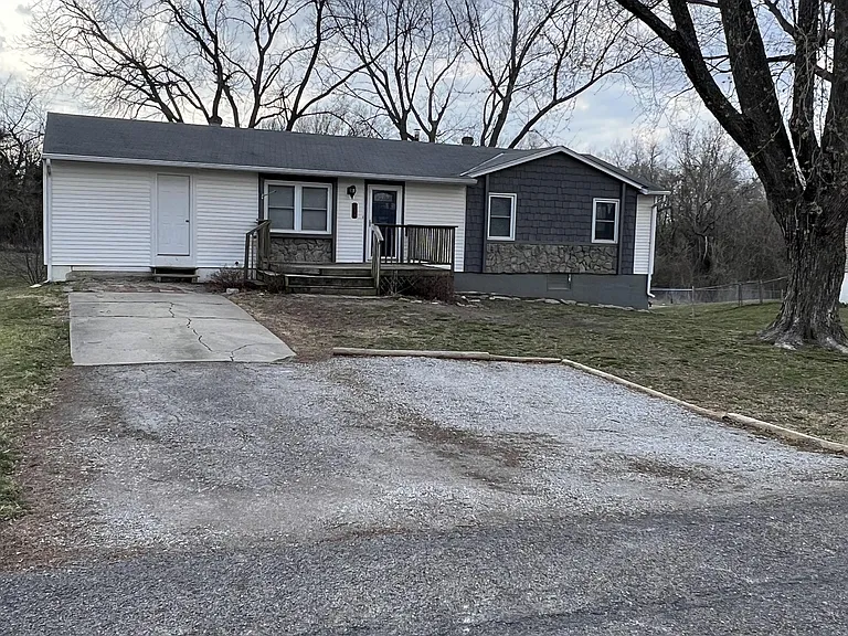 114 SE 411th Rd — Photo 1