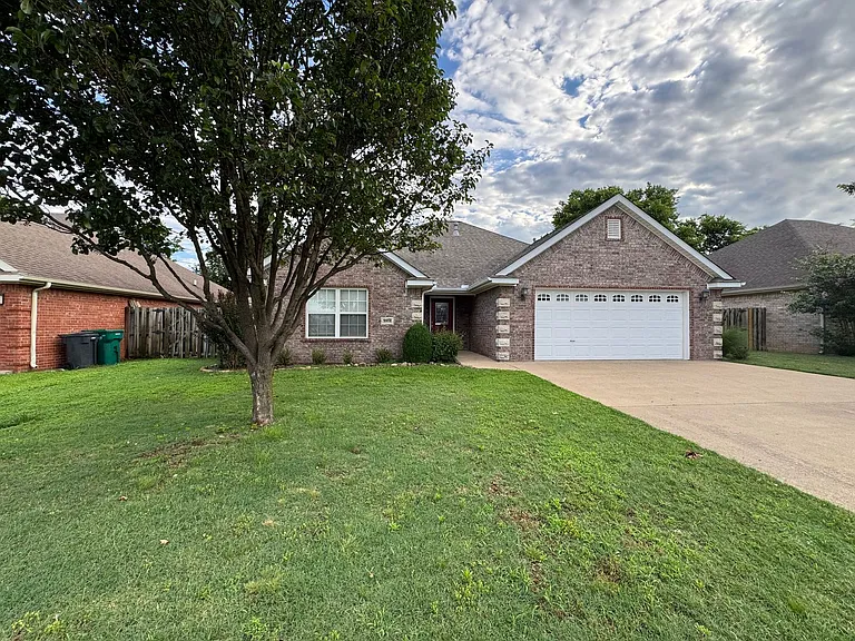 3905 W Amour Dr — Photo 1