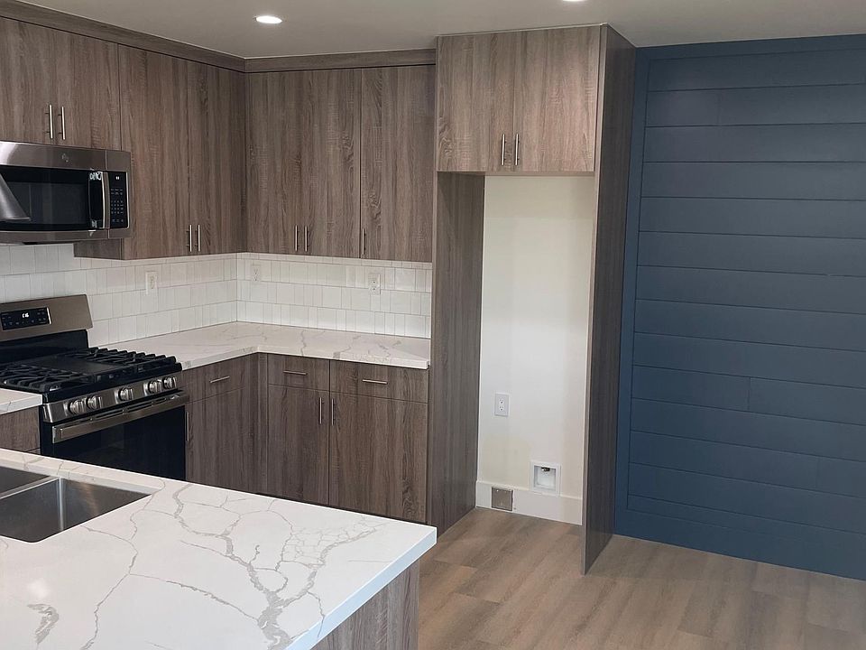1st image of 711 N Lincoln St #2
