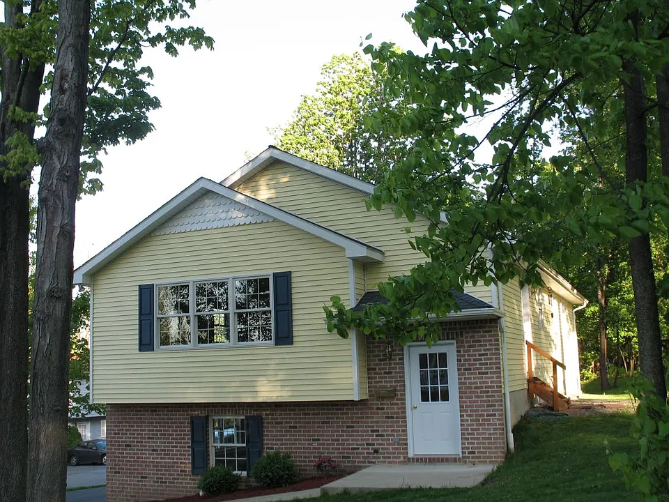 301 Summit Ave