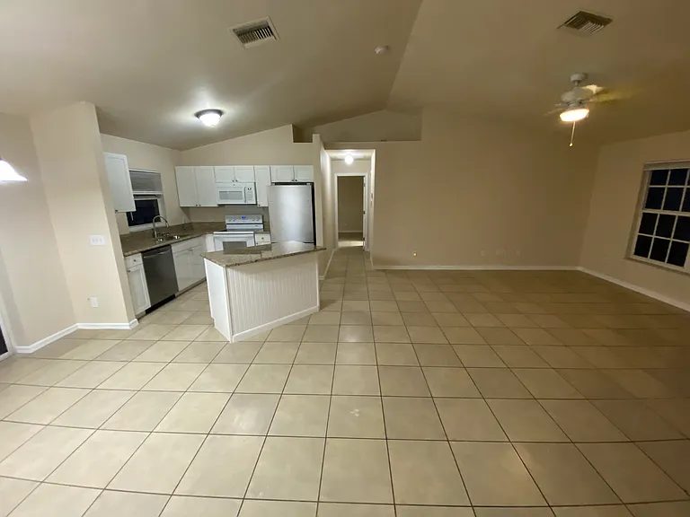 129 Zenith Cir — Photo 5