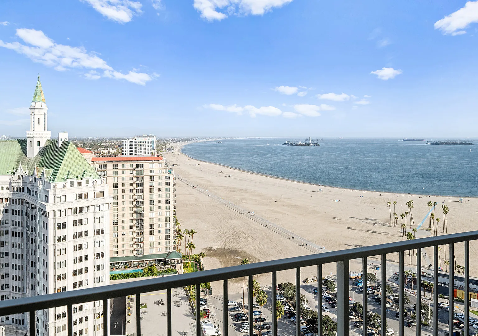 Luxury Extended Work & Travel Sea/City View — Photo 2