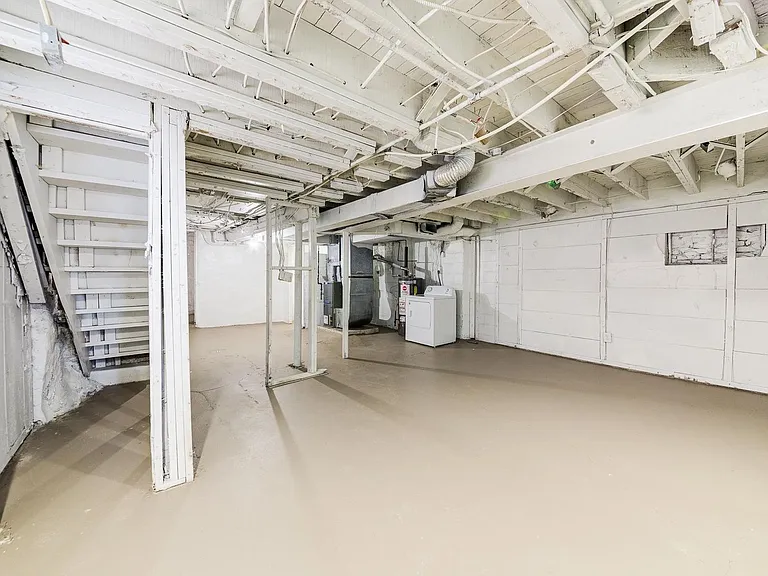 2030 Pioneer Ave — Photo 20