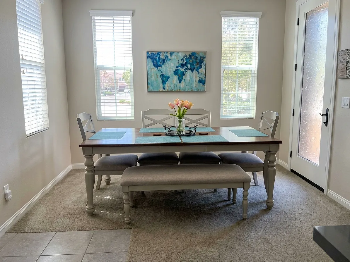 3 bed, 2.5 bath, 1974 sqft, $4,450 — Photo 3