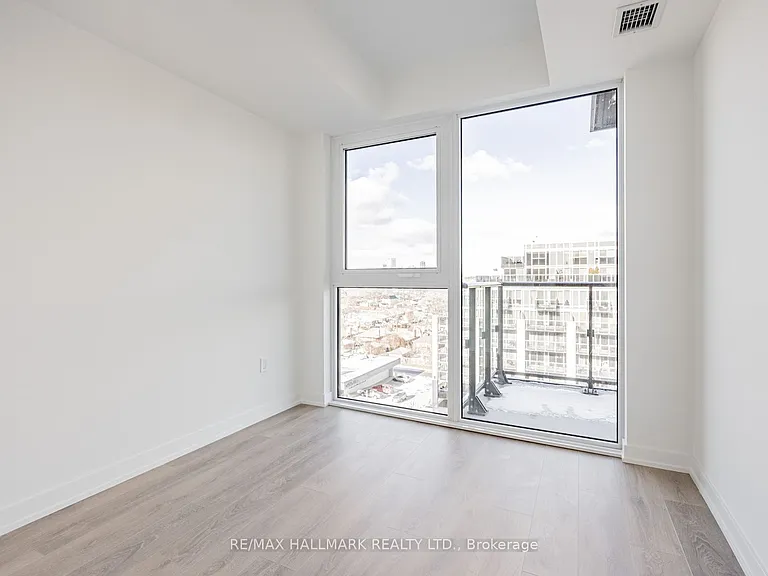 1037 The Queensway #720 — Photo 19