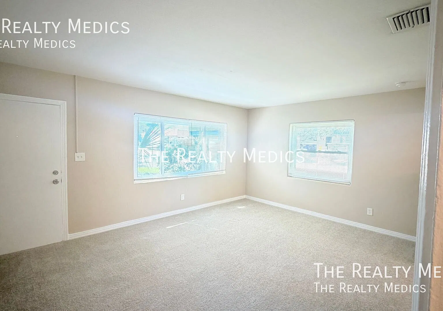 Beautiful Home In College Park- Pet Friendly! — Photo 4