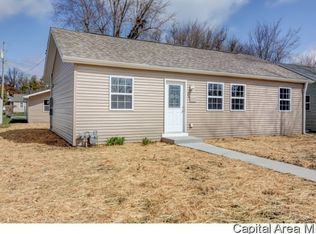 1219 W Franklin St, Taylorville, IL 62568