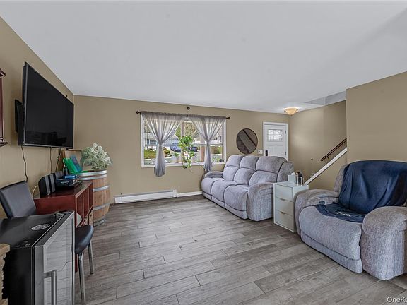 4th image of 112 Rosemont Avenue