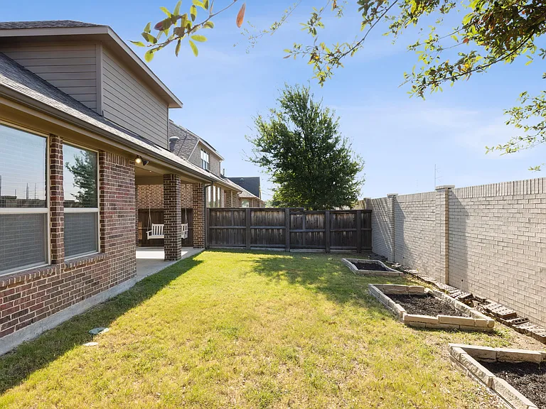 408 Vine St — Photo 34