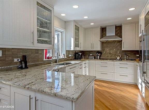 4th image of 2443 Pomona Ln