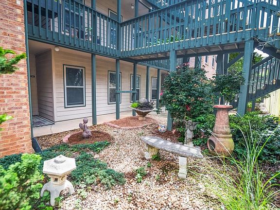 2nd image of 204 Brittany Ct