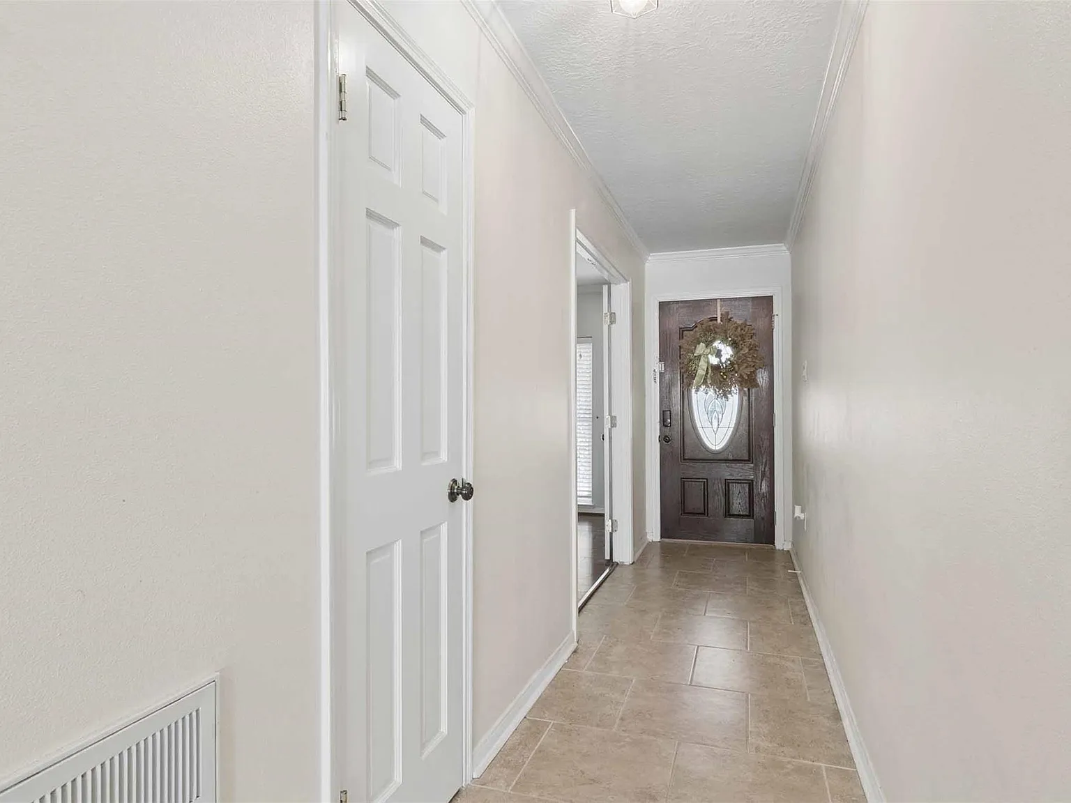 3 bed, 2.0 bath, 1625 sqft, $2,500 — Photo 3