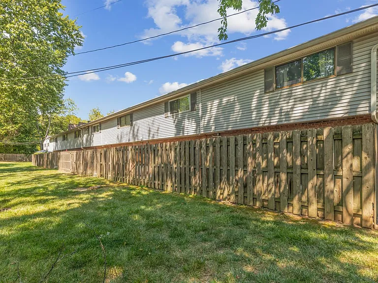 7752 Montgomery Rd #82 — Photo 32