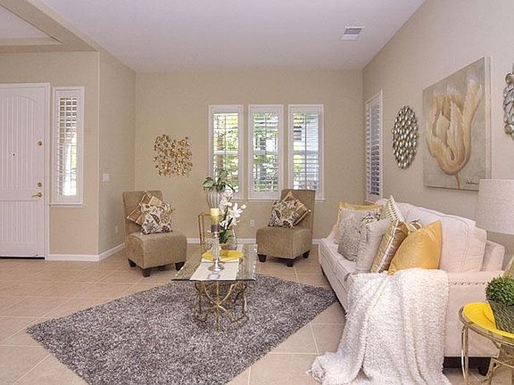 3rd image of 4561 Middle Park Dr